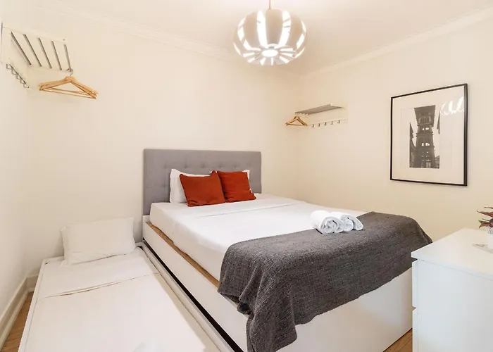 Diario De Noticias By Hill * Lisboa