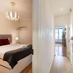 Diario De Noticias By Central Hill Apartments Lisbon