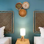 Diario De Noticias By Central Hill Apartments *